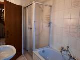 Dusche und Badewanne EG 