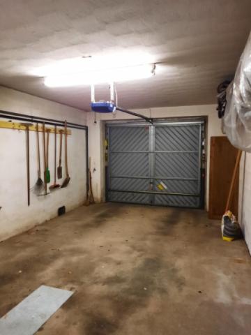 Große Garage