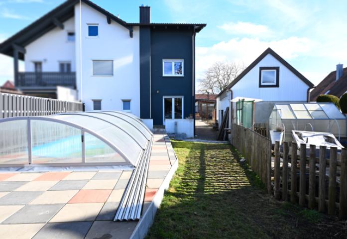 Garten mit Pool