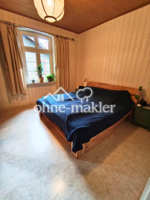 Schlafzimmer (1) OG