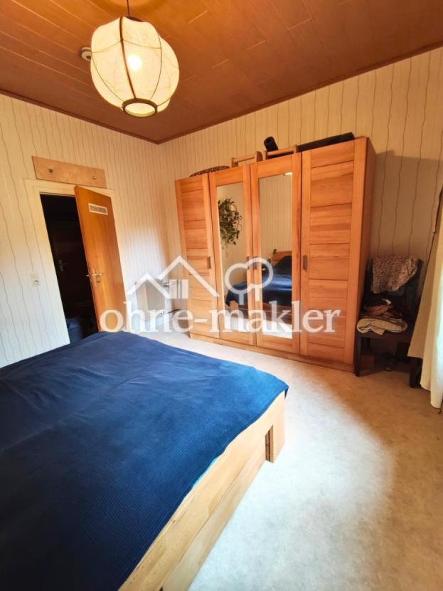 Schlafzimmer (1) OG