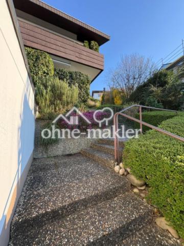 Treppe zum Garten und Eingang