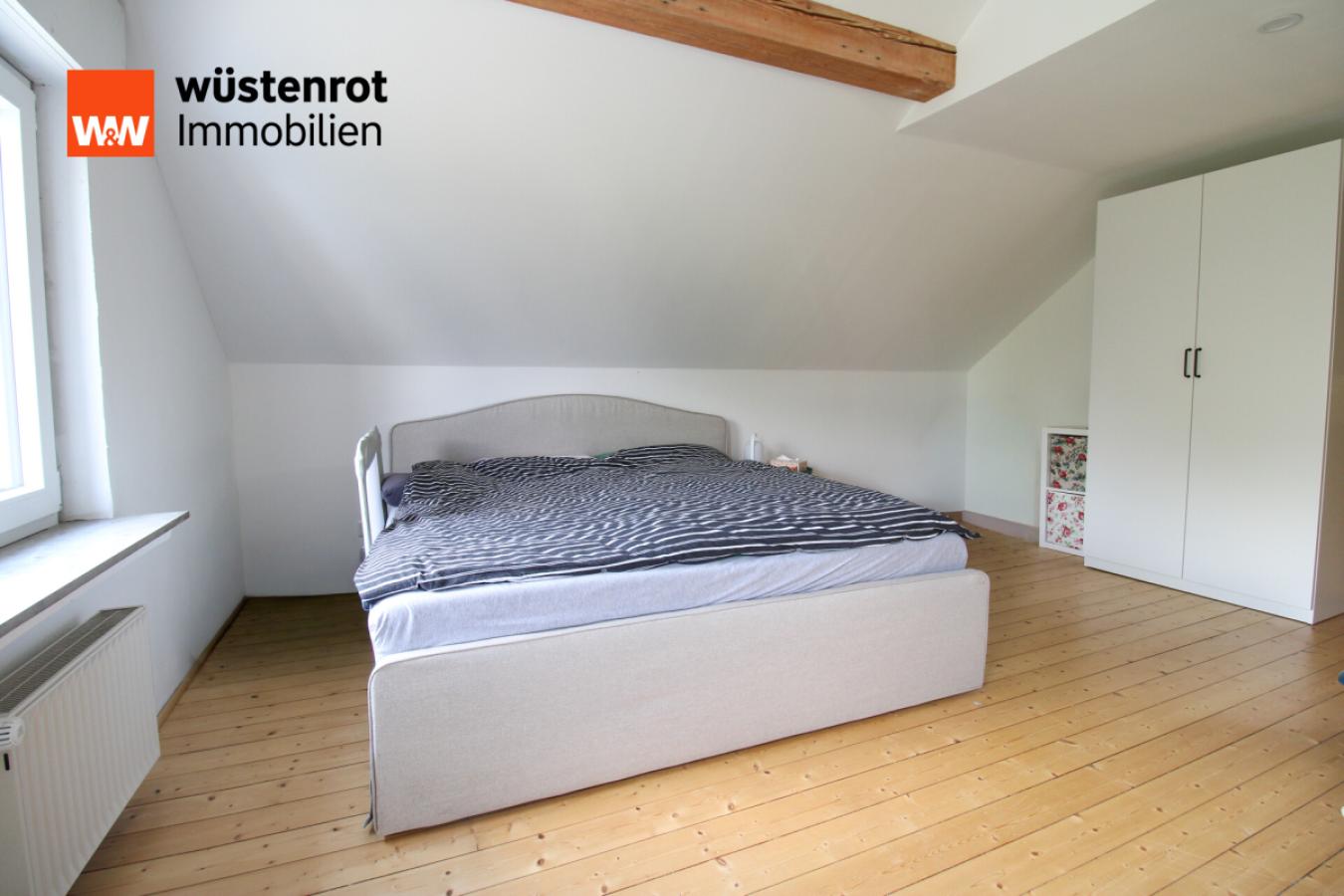 Schlafzimmer DG