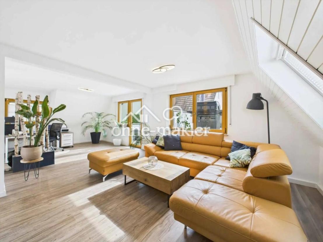 großes Wohnzimmer OG