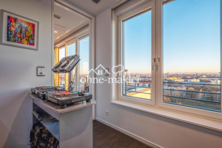 DJ-Area mit Munich Skyline