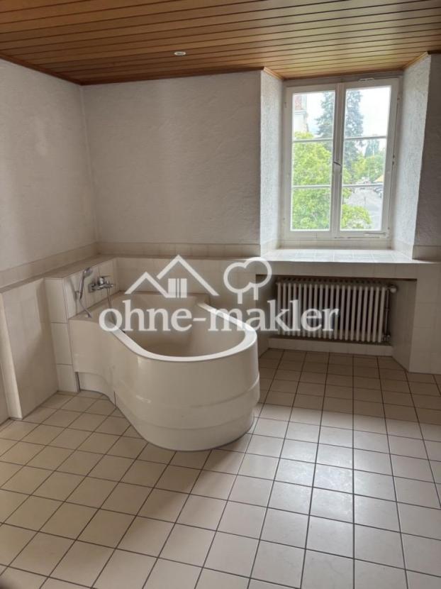 Bad mit Badewanne