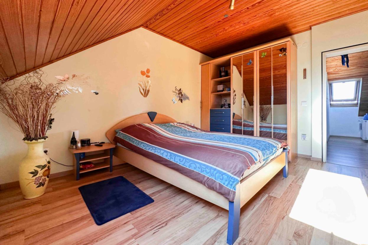 Schlafzimmer 1 DG