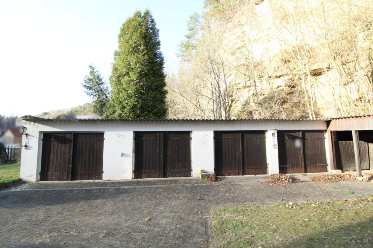 Garagen im Hof