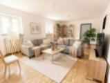 Wohnzimmer Blick zur Küche - (KI generiert)