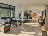 großes Zimmer mit Terrassenzug