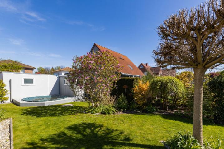 Garten mit Pool