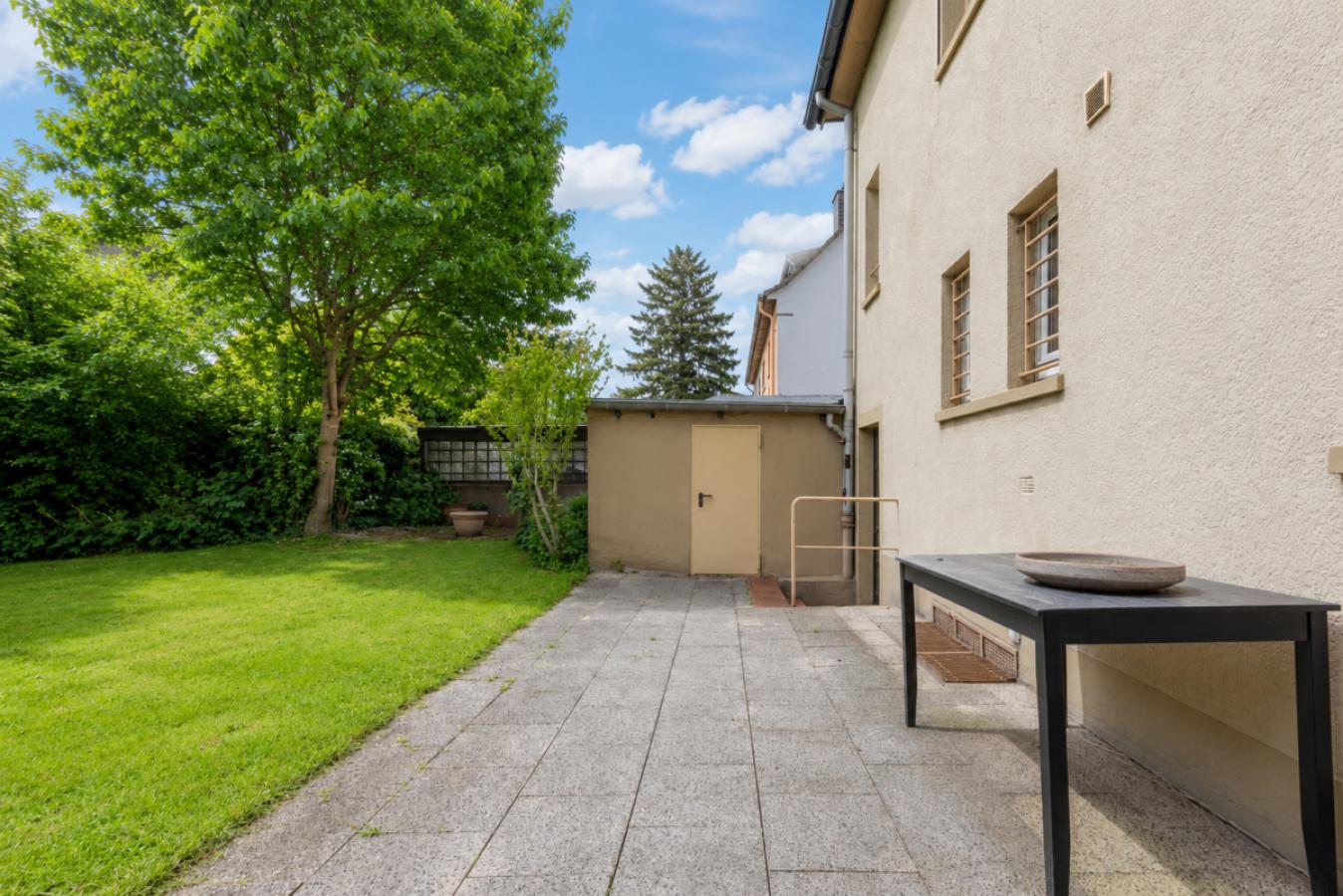 Ansicht Terrasse Zugang zur Garage