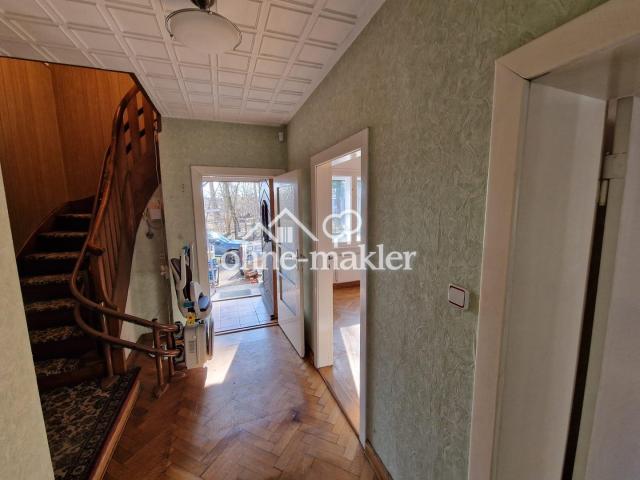 Flur EG mit Treppe