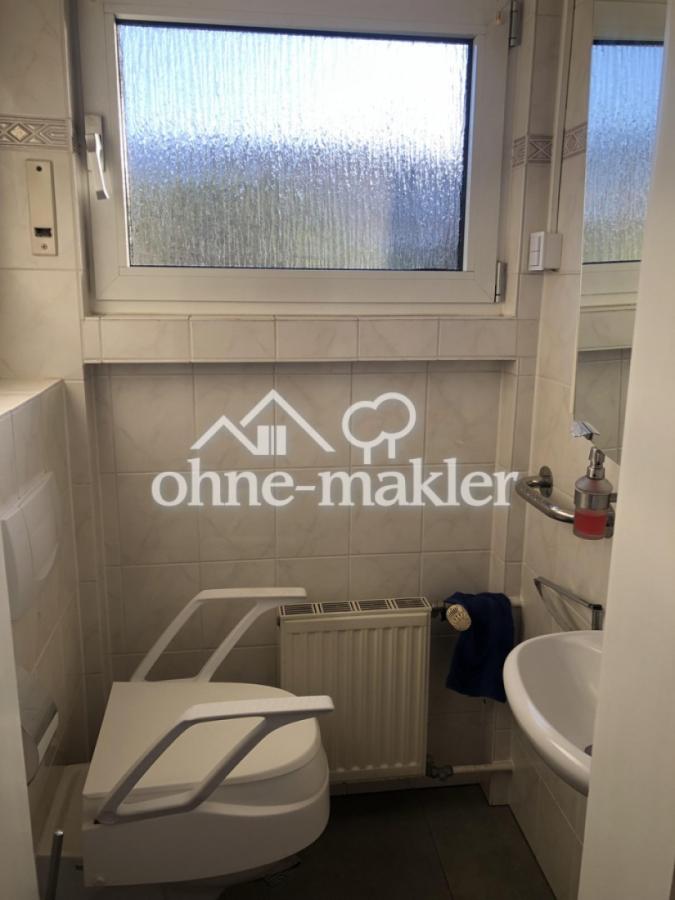 Gäste WC mit Schüco- Fenster