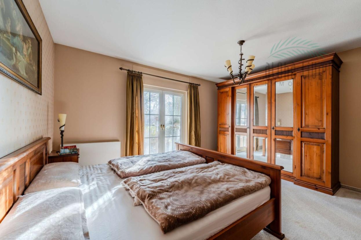 Schlafzimmer (EG) 