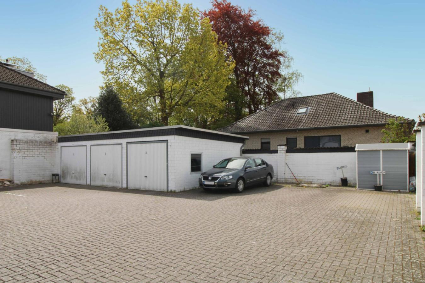 Garagen und Stellplätze