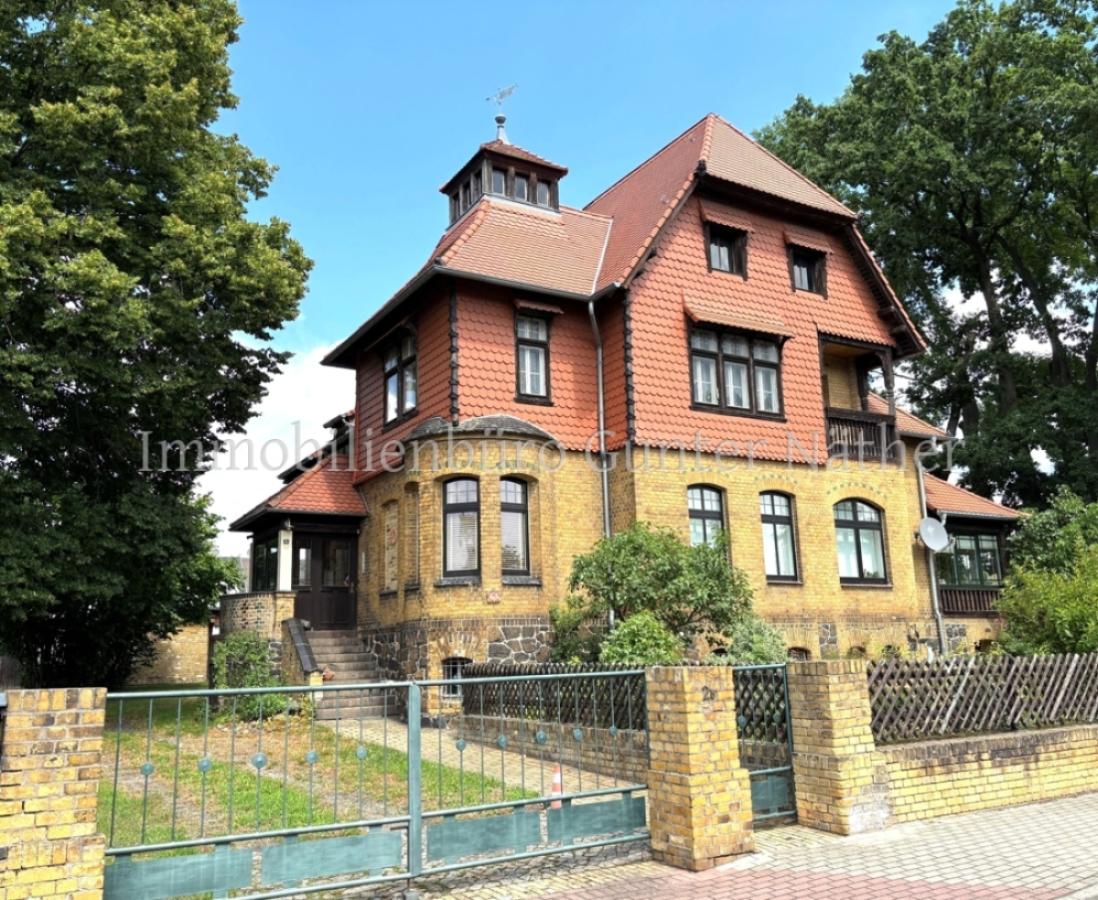 Straßenfront 