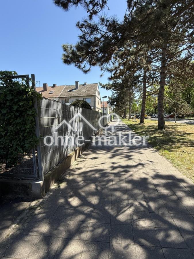 Gehweg längs zum Grundstück