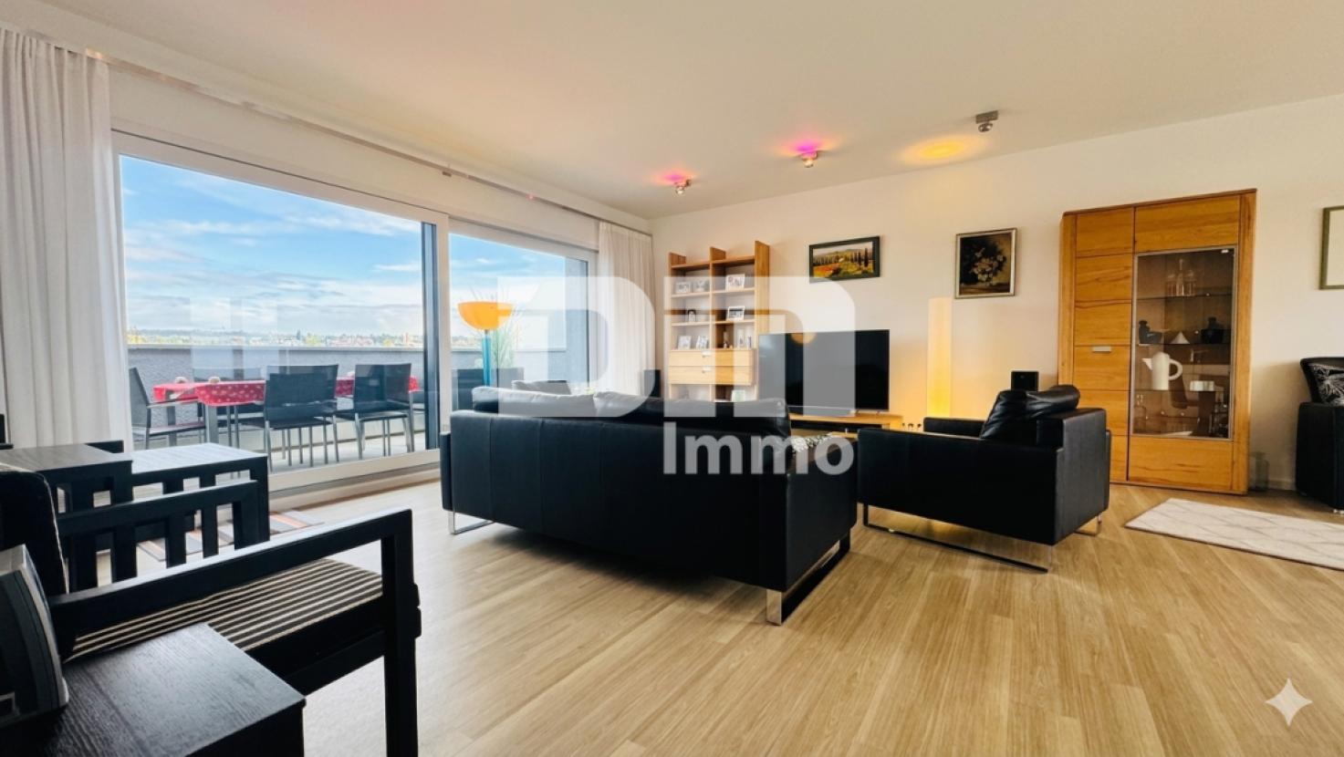 Wohn / Esszimmer / 4x Zugang Dachterrasse