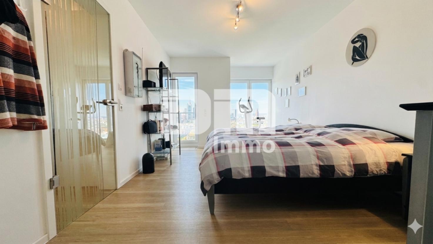 Master Schlafzimmer 1 / 2x Zugang Balkon Terrasse