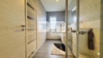 Badezimmer 2 / Dusche / Handtuchwärmer