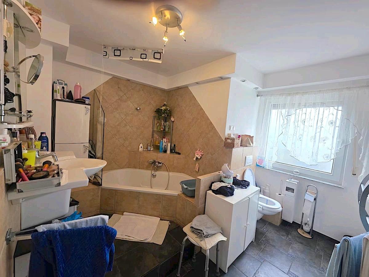 Badezimmer (EG)