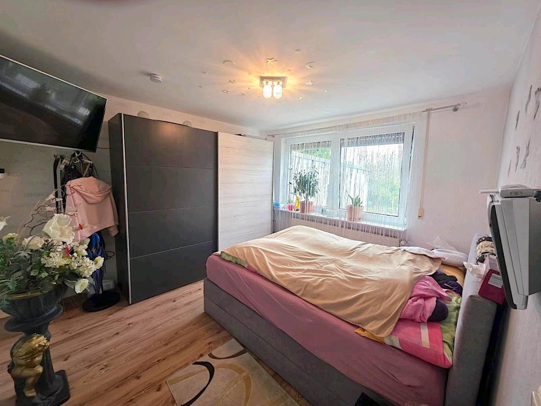 Schlafzimmer (EG)