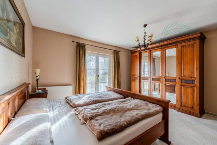 Schlafzimmer (EG) 