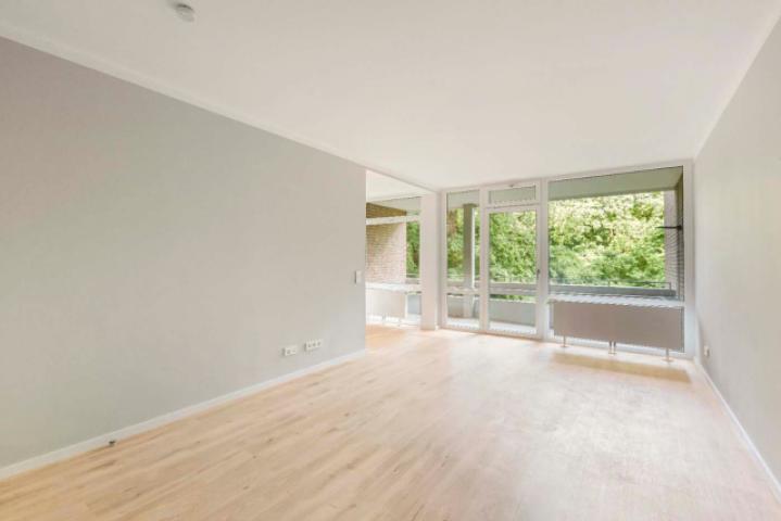 Wohnzimmer mit Balkon