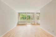Wohnzimmer mit Balkon