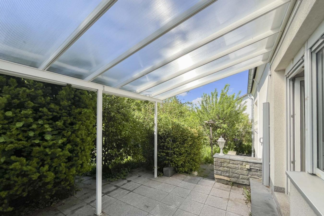 Terrasse mit Überdachung