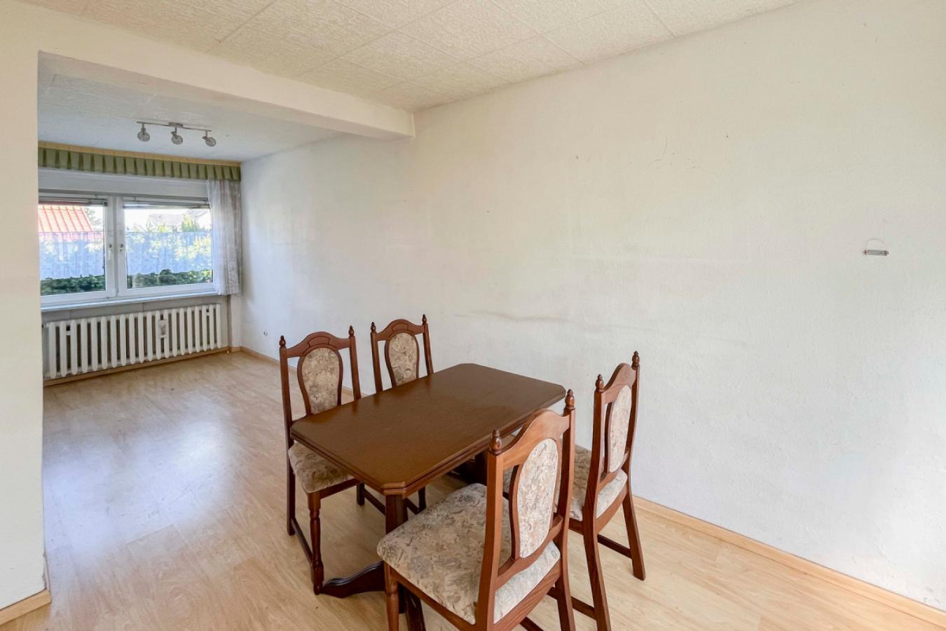 Wohnzimmer mit Essbereich
