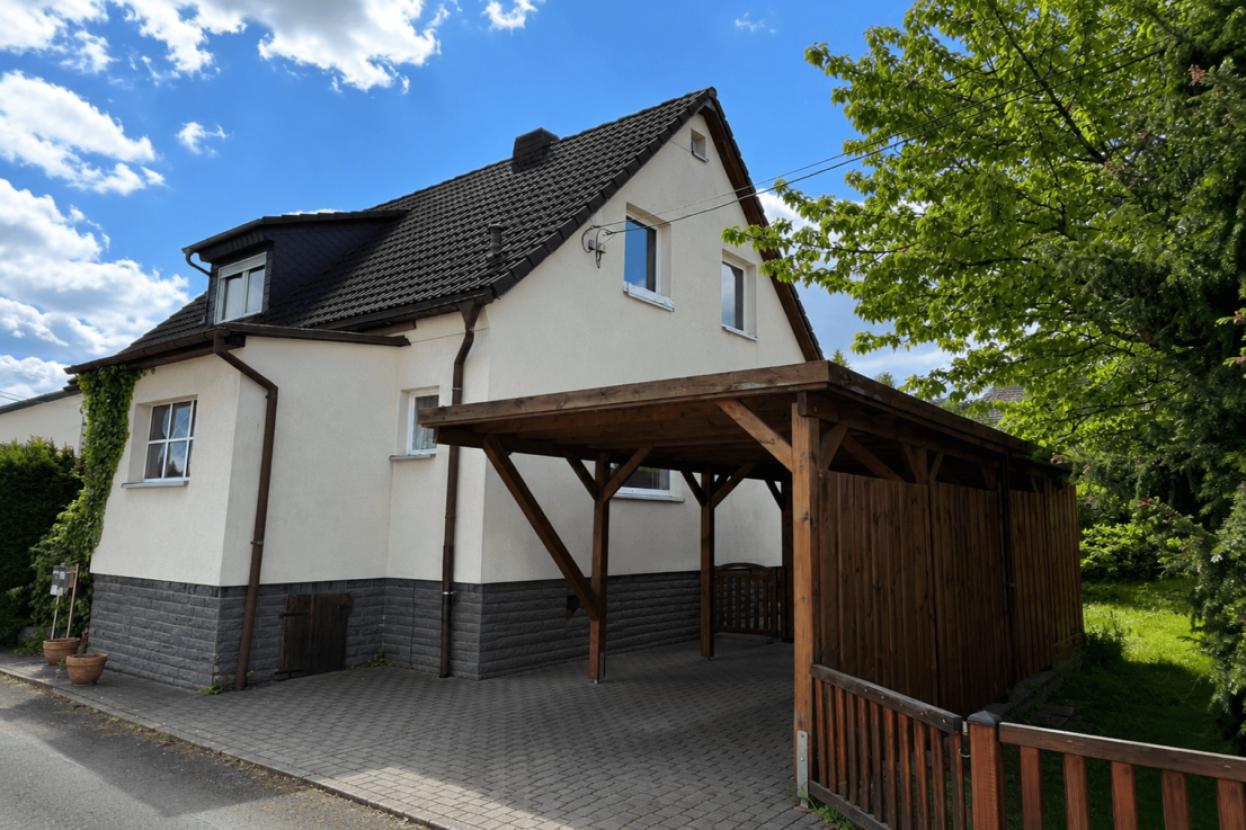 Haus mit Carport