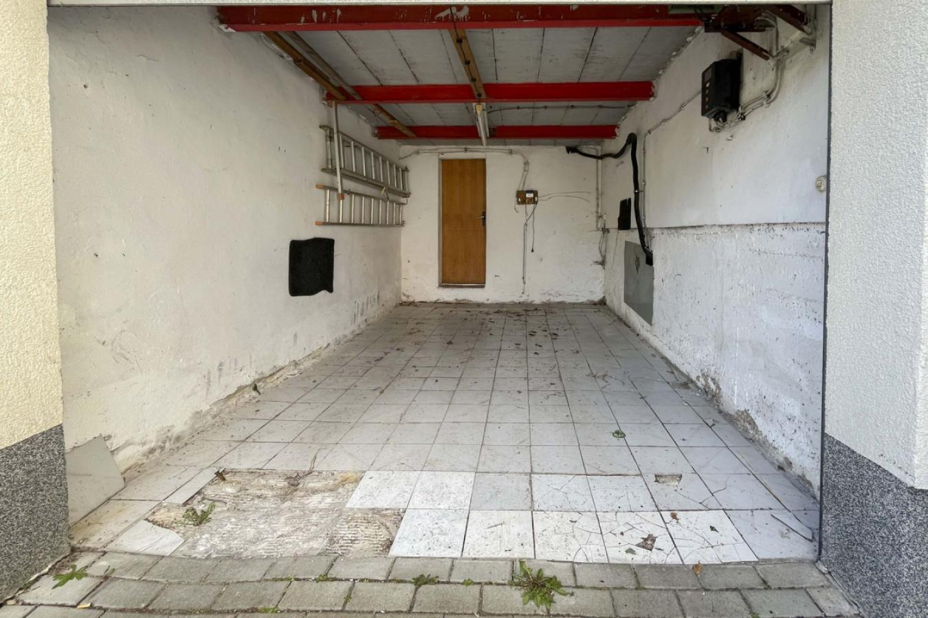 Garage mit Rolltor