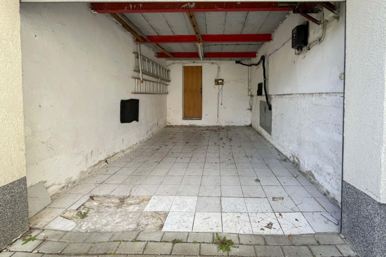 Garage mit Rolltor
