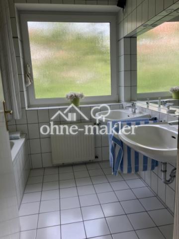 Bad mit Badewanne
