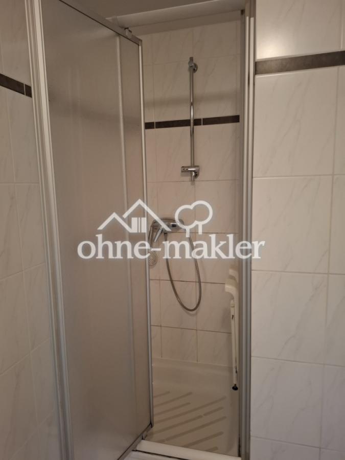 Dusche im Bad