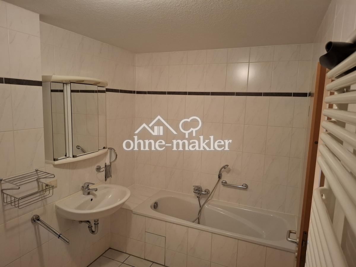 Badezimmer mit Wannenbad