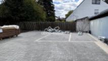 Hinterhof mit Stellplätzen