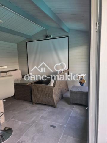 Leinwand im Gartenhaus