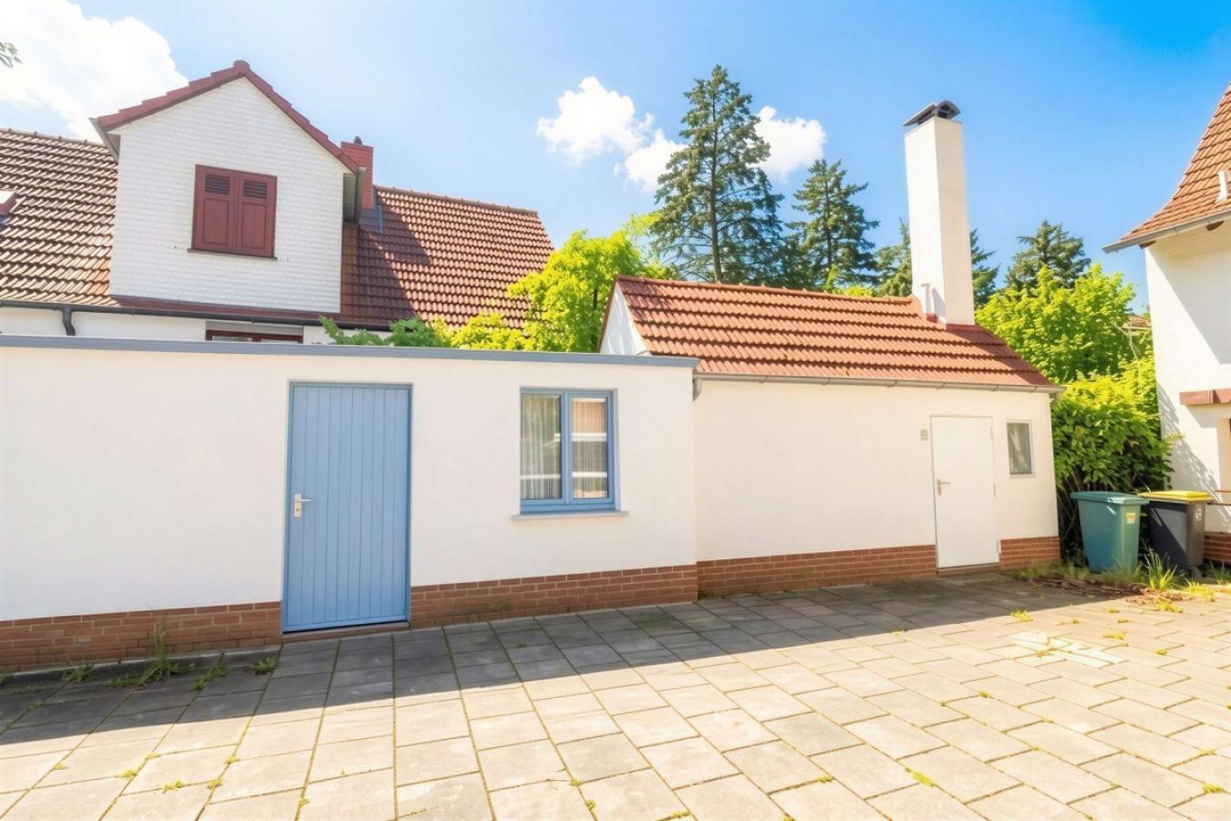 Außenansicht - Seitengebäude - Garage + Heizung
