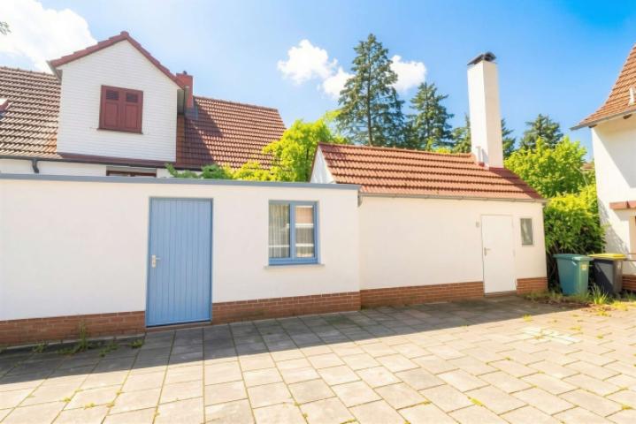 Außenansicht - Seitengebäude - Garage + Heizung