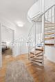 Flur mit Gallerietreppe