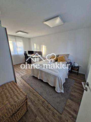 Schlafzimmer m. Arbeitsplatz