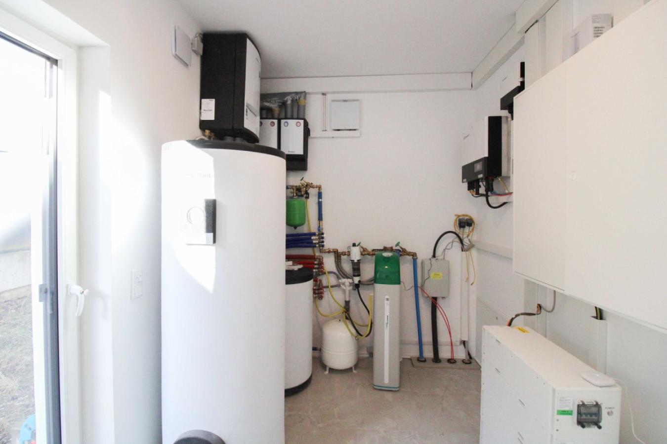Hauswirtschaftsraum mit Technikanlage