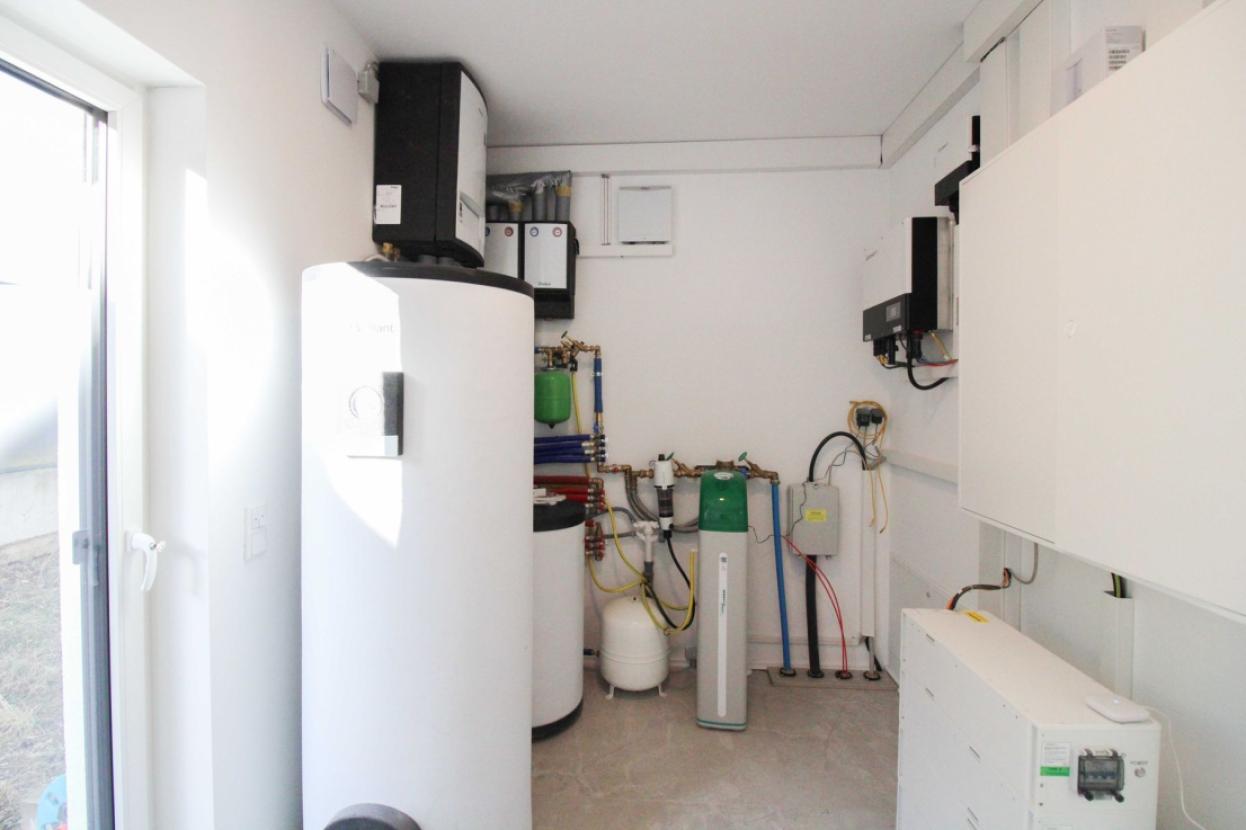 Hauswirtschaftsraum mit Technikanlage