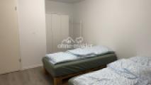Schlafzimmer mit zwei Betten