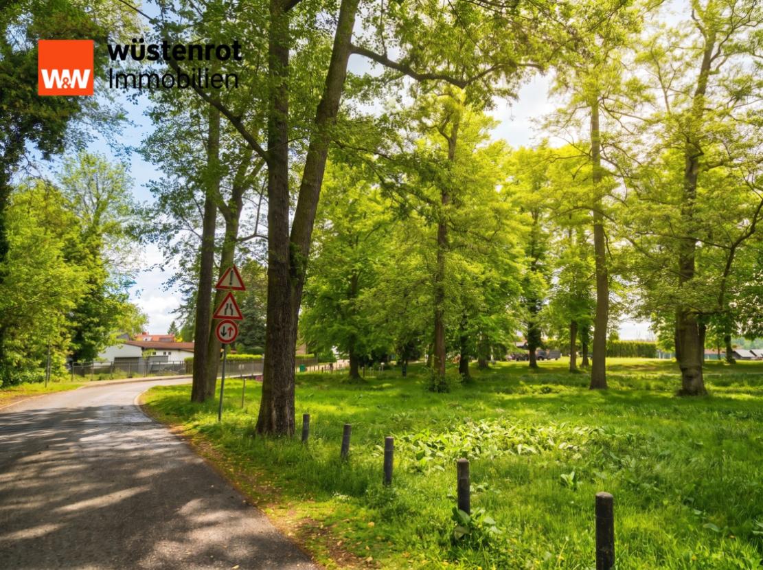 Straßenansicht zur Dorfallee