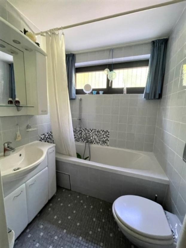 Bad mit Wanne