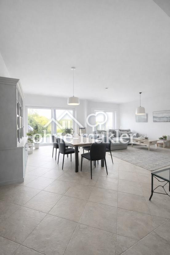Großzügiges Wohnzimmer, EG